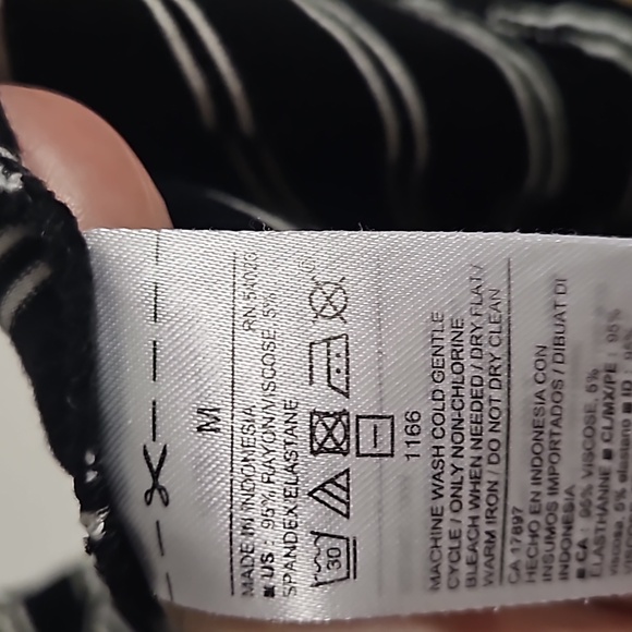 Long sleeved supersoft size med. Old Navy. - Picture 4 of 4